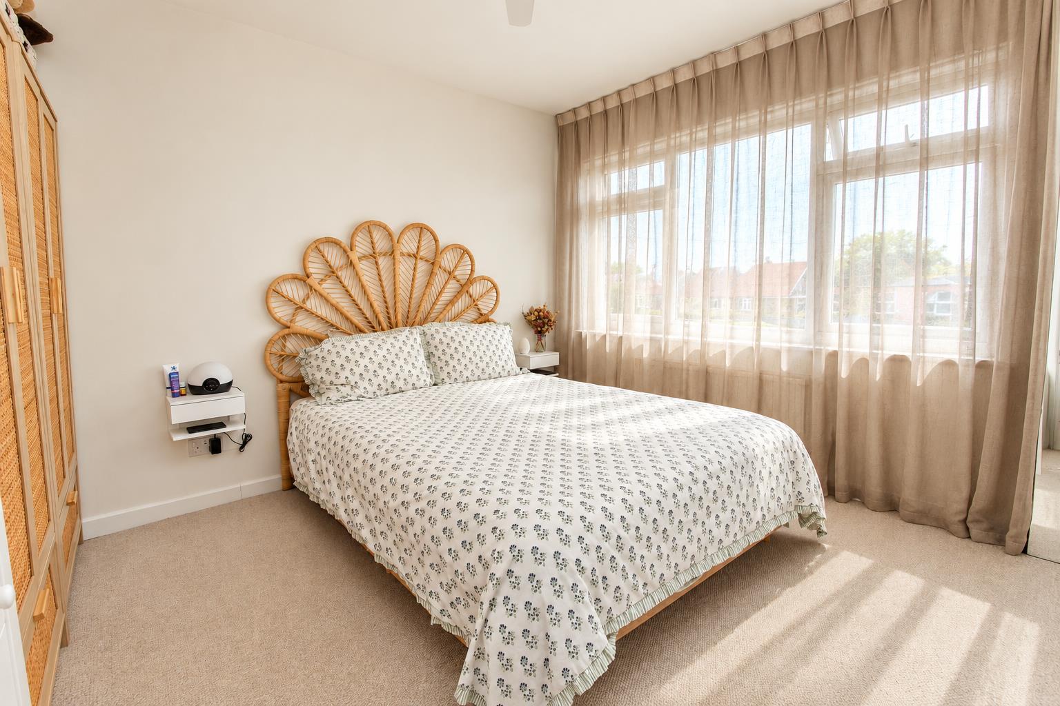 Hollymead, Carshalton